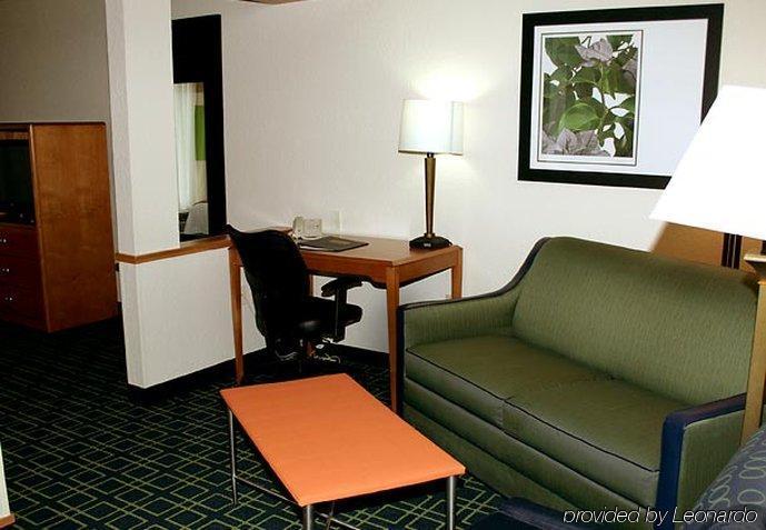 Fairfield Inn & Suites By Marriott Fairmont Szoba fotó